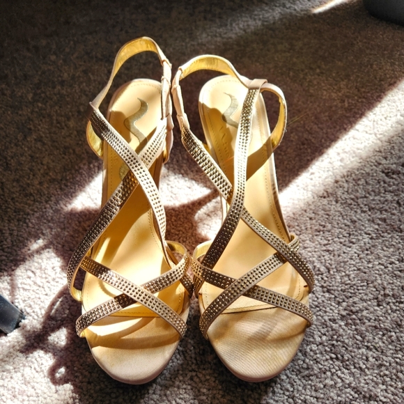 Champagne colored heels by Nina - Picture 1 of 8